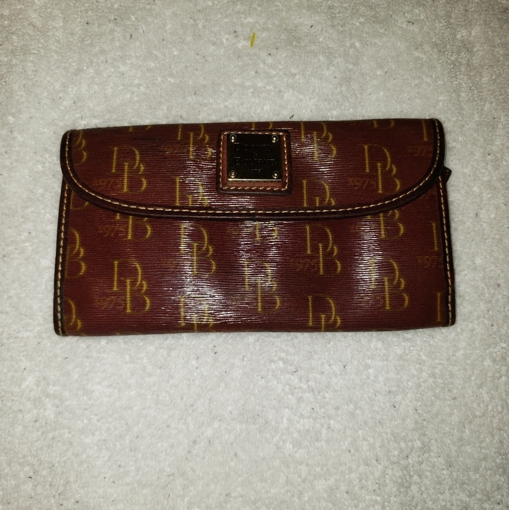 Dooney & bourke wallet